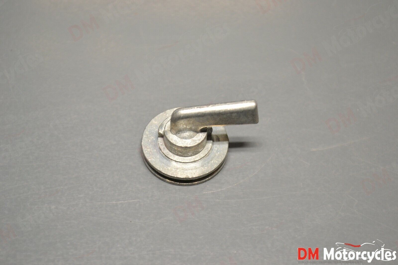 Yamaha genuine nos U5 U7 U5E U7E Y75 petcock lever  pn 266-24524-00