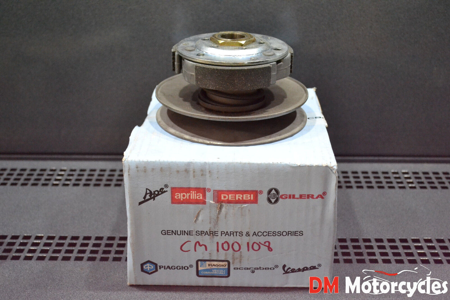 Piaggio genuine new zip vespa lx50 s50 secondary pulley assy pn 100108
