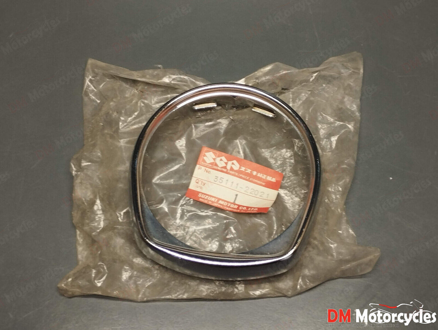 Suzuki genuine nos headlight rim pn 35111-22021