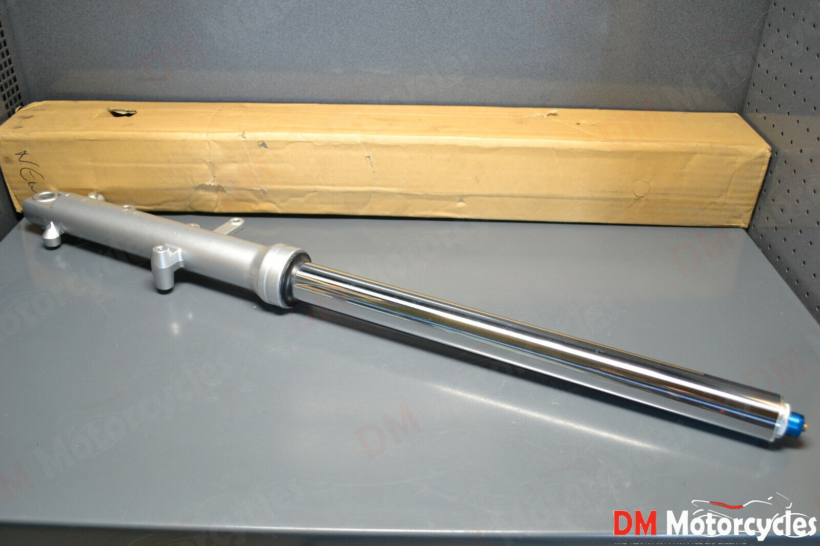 Yamaha genuine new yzf600 thundercat 97 left fork assy pn 4tv-23102-00