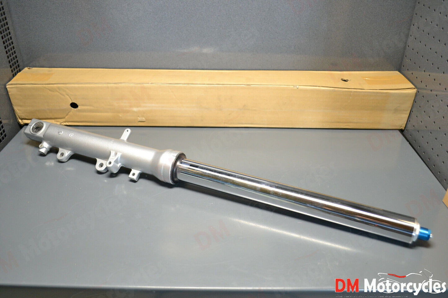 Yamaha genuine new YZF R6 2001 front right fork assy pn 5mt-23103-01