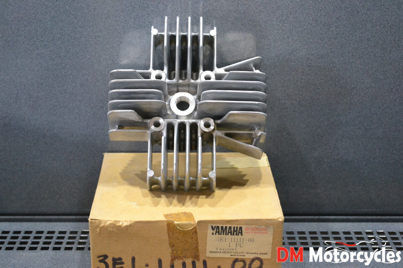 Yamaha genuine nos v50 v 50 cylinder head pn 3e1-11111-00