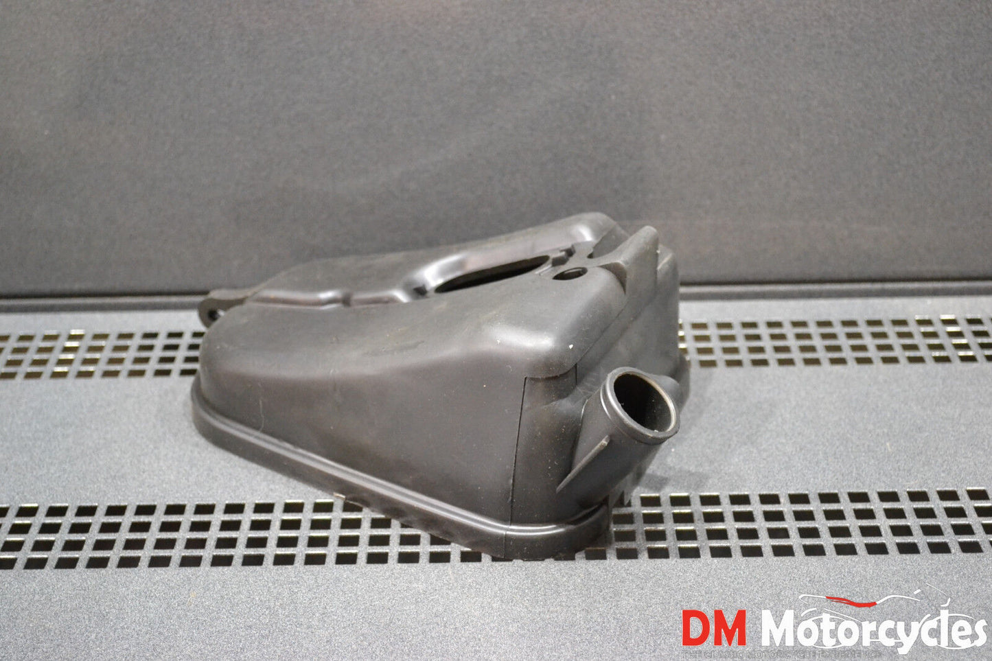 Yamaha genuine nos v80 mate airbox case pn 18a-14411-00-00