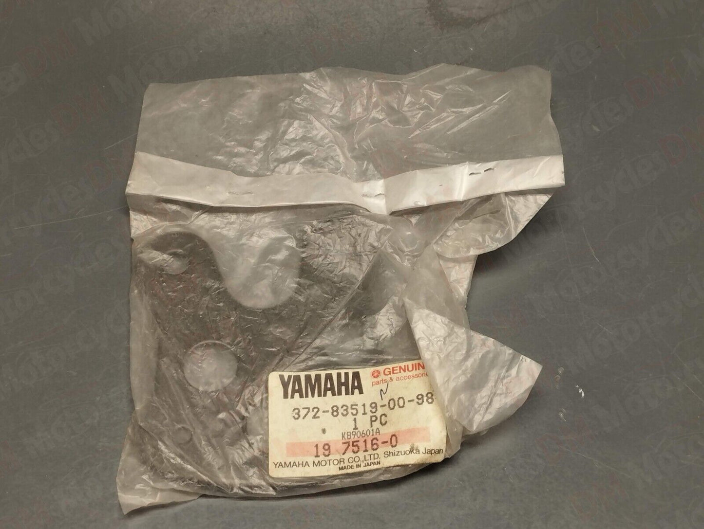 Yamaha genuine nos yb125 yb 125 74 meter bracket mount pn 372-83519-00-98