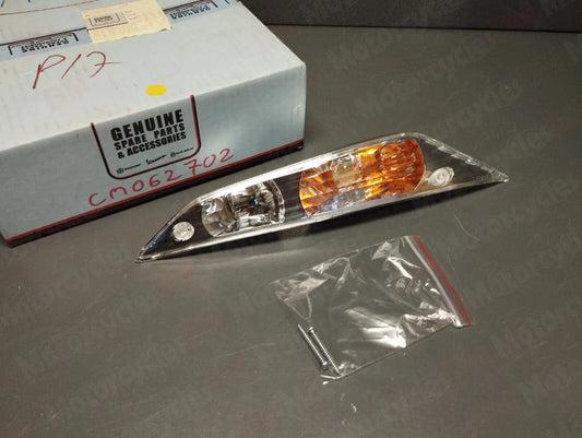 Piaggio genuine new zip 50 2t 4t sp right front turn signal pn cm062702