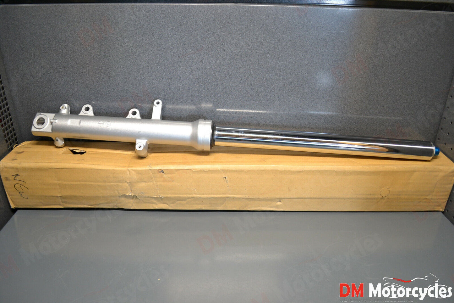 Yamaha genuine new yzf600 thundercat 97 left fork assy pn 4tv-23102-00