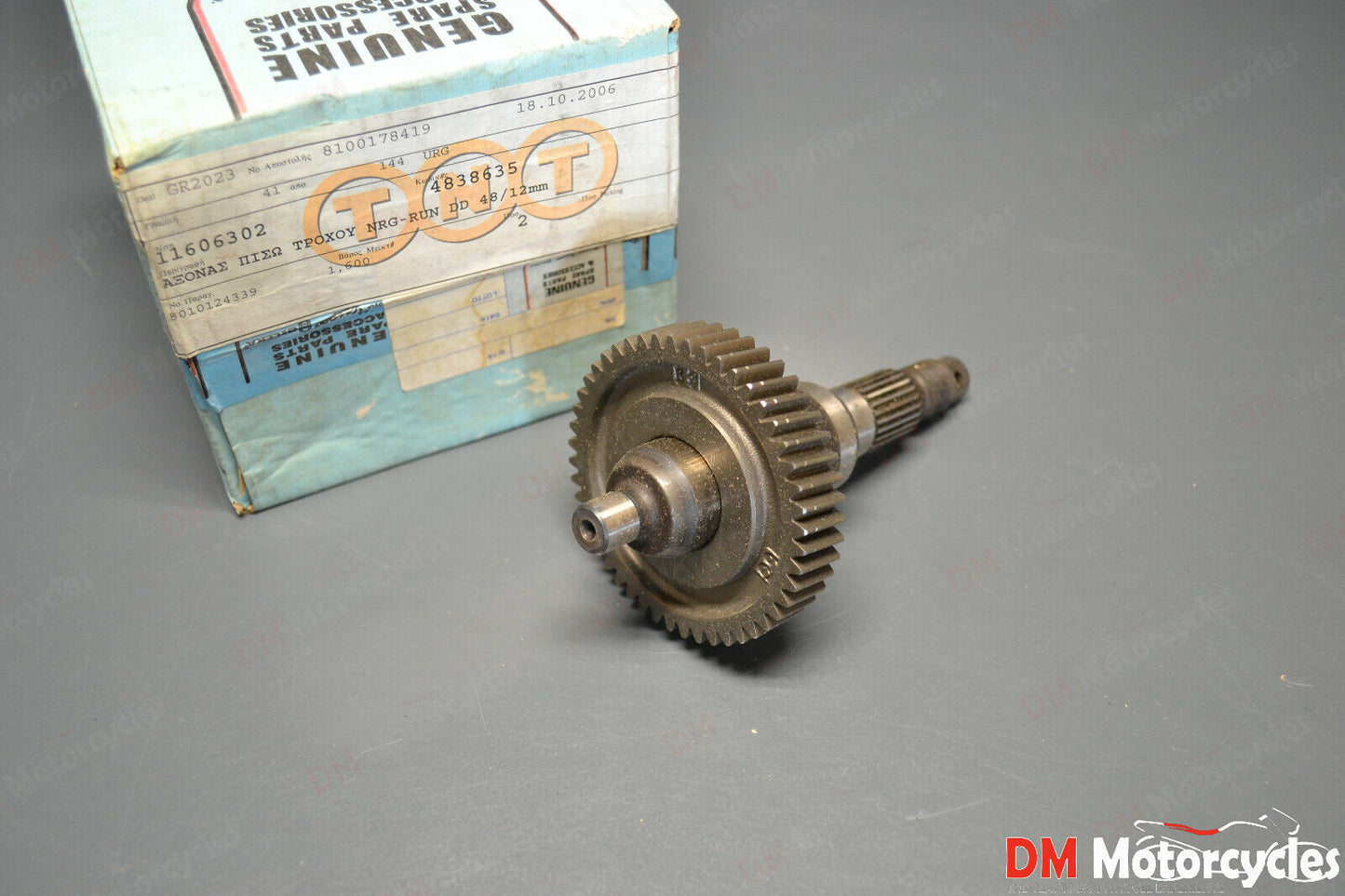 Piaggio genuine gilera runner 50 rear wheel axle pn 4838635