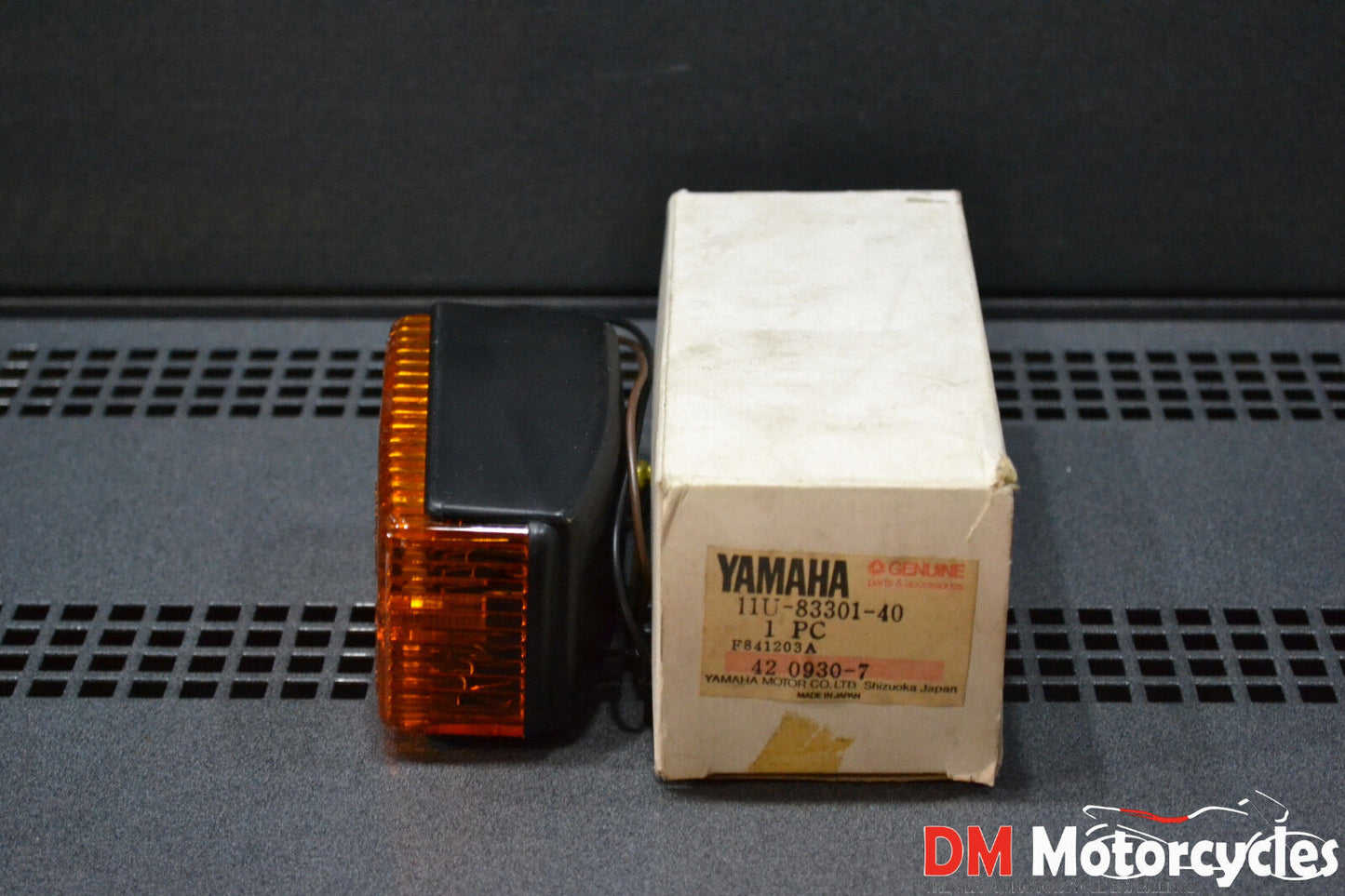 Yamaha genuine nos xj fj xz front turn signal indicator assy 1 pn 11u-83301-40