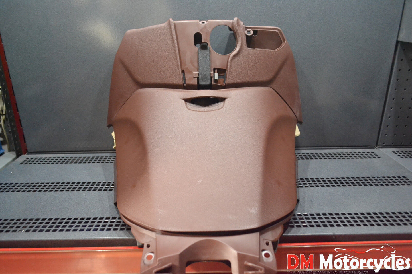 Piaggio genuine new beverly rst 125 - 300 front box compartment pn 65680300b1