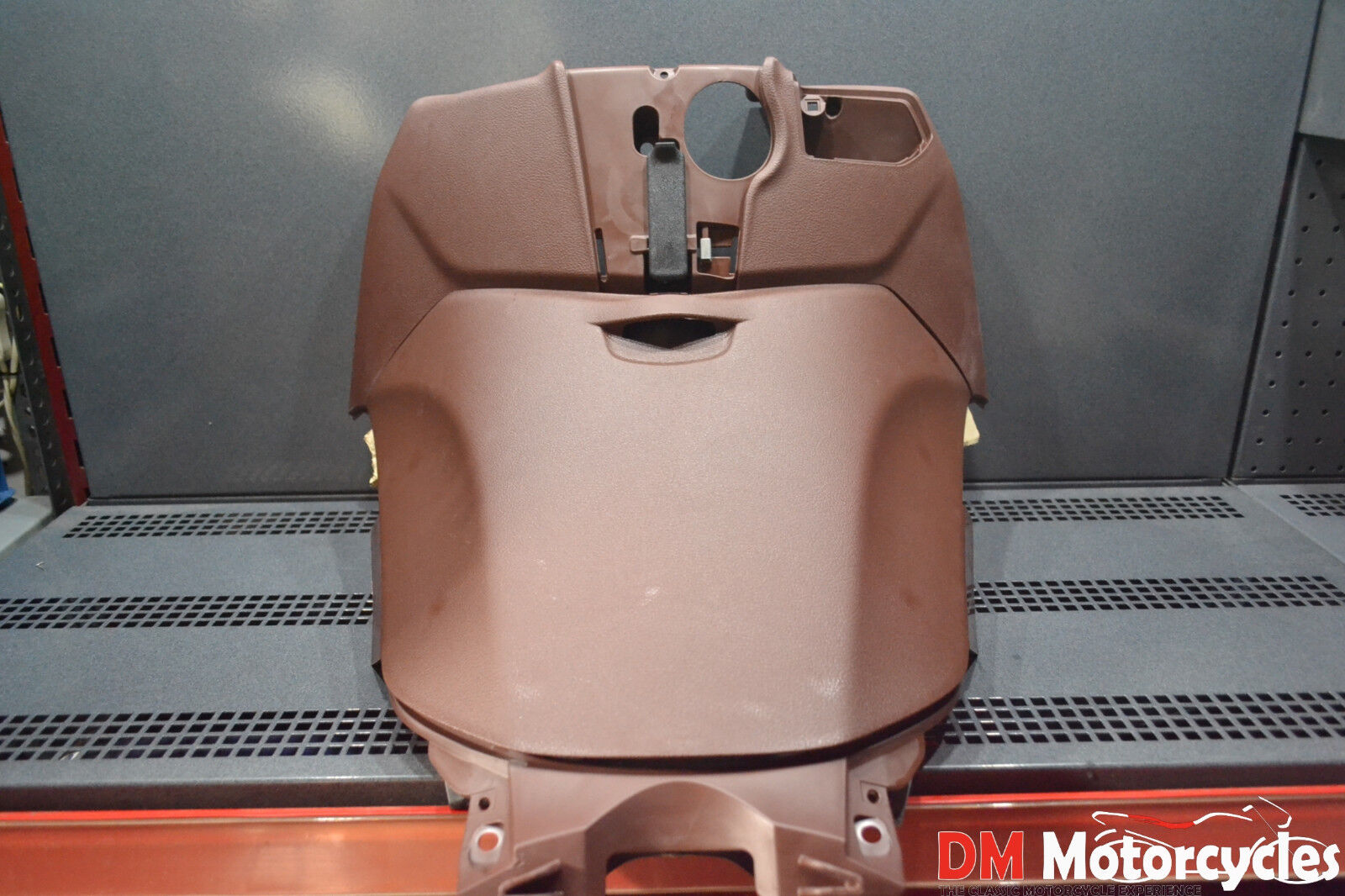 Piaggio genuine new beverly rst 125 - 300 front box compartment pn 65680300b1