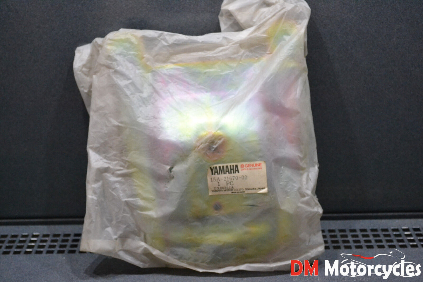 Yamaha genuine nos xt 125 xt 200 82 - 82 rear fender frame pn 15a-21670-00