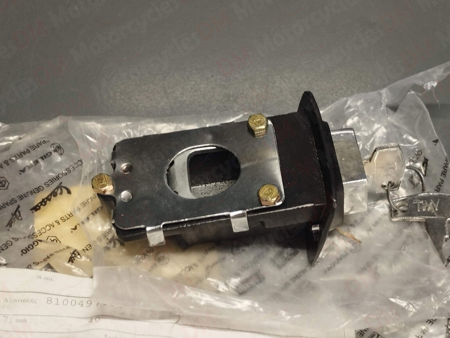 Piaggio genuine new vespa px 80 125 150 200 seat lock pn 178887