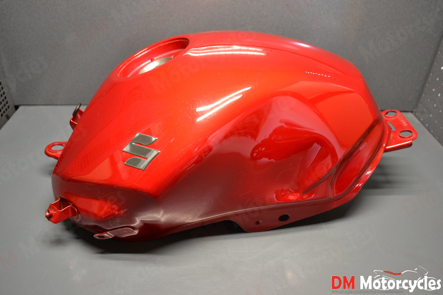 Suzuki genuine used INAZUMA GW250 2013 fuel petrol gas with dent