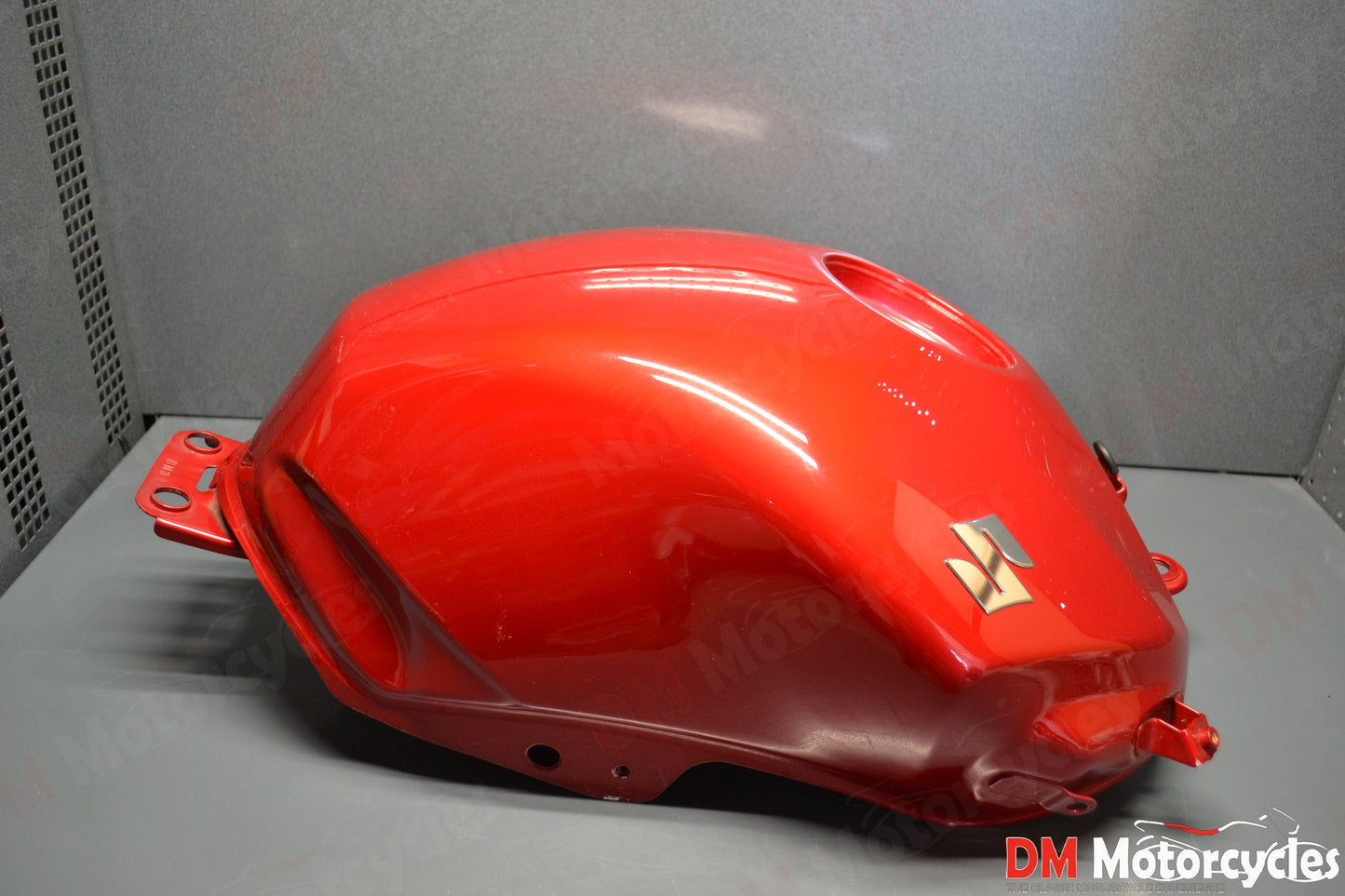 Suzuki genuine used INAZUMA GW250 2013 fuel petrol gas with dent