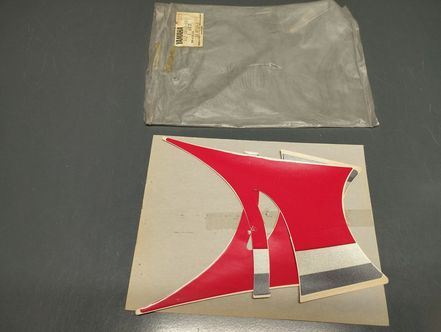 Yamaha oem nos punctured lower cover 1 graphic set decal for xj 600 1984 pn 51j-28301-10
