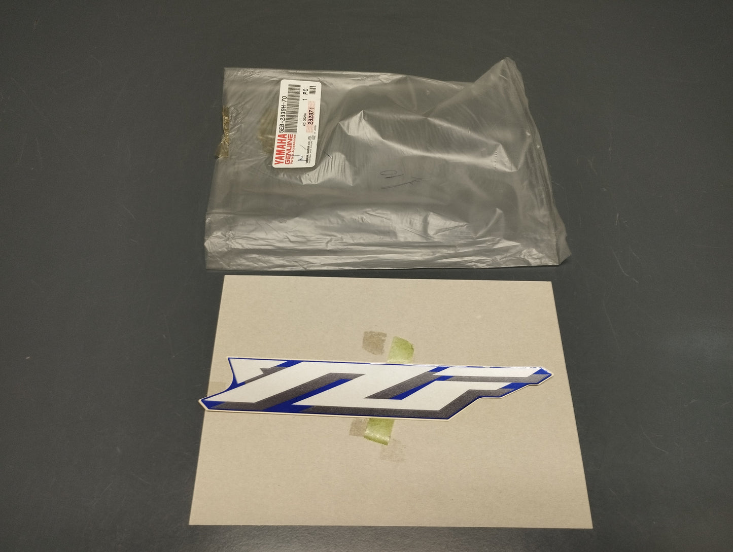 Yamaha genuine new yzf r6 2001 Deep purplish blue metallic c emblem 1 sticker decal pn 5eb-2839h-70