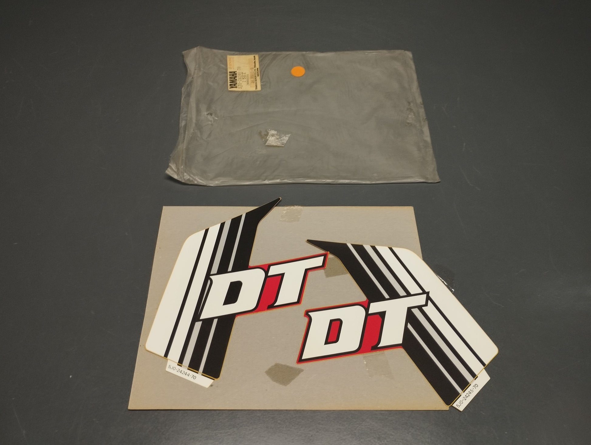 Yamaha genuine new dt50 fuel tank graphic set decal sticker pn 5j0-24240-70