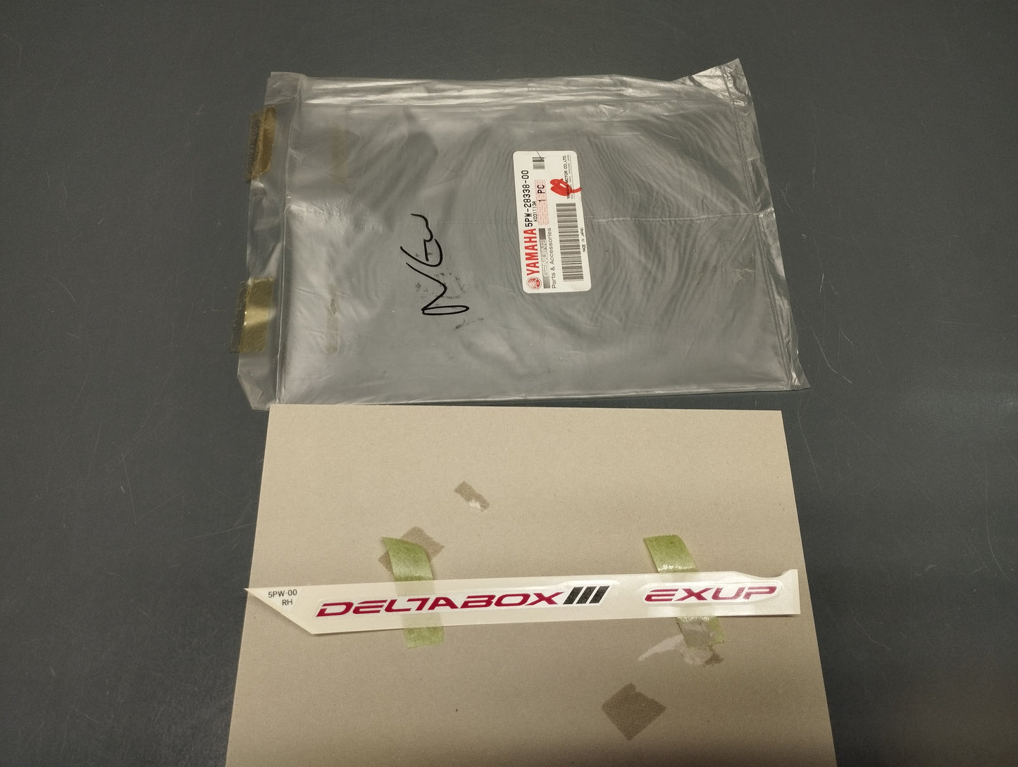 Yamaha genuine new yzf r1 2002 emblem sticker decal pn 5pw-28338-00