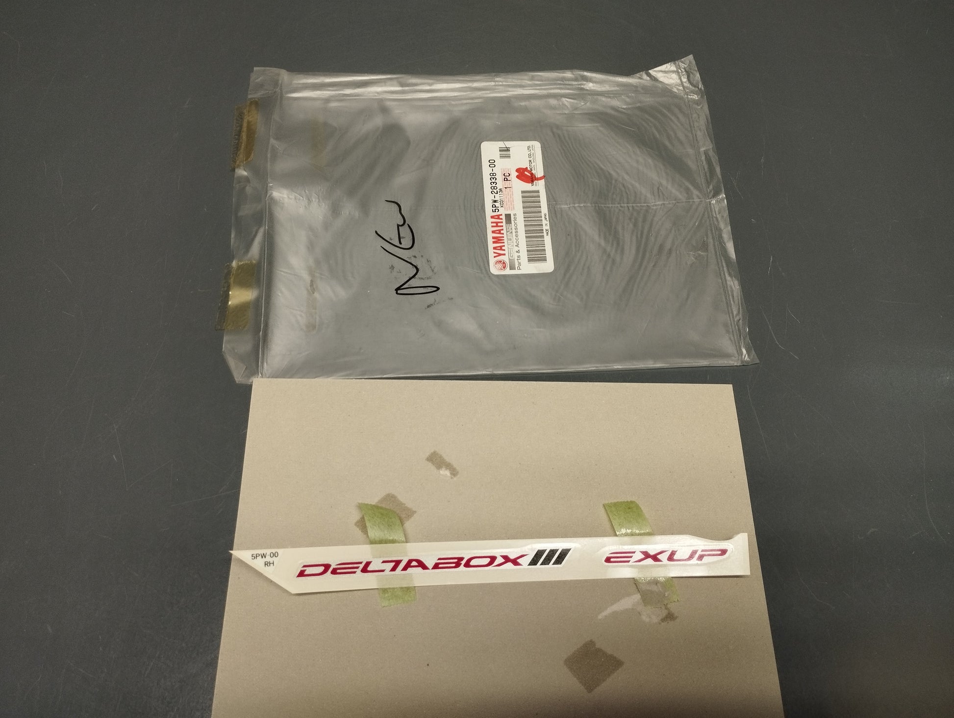 Yamaha genuine new yzf r1 2002 emblem sticker decal pn 5pw-28338-00