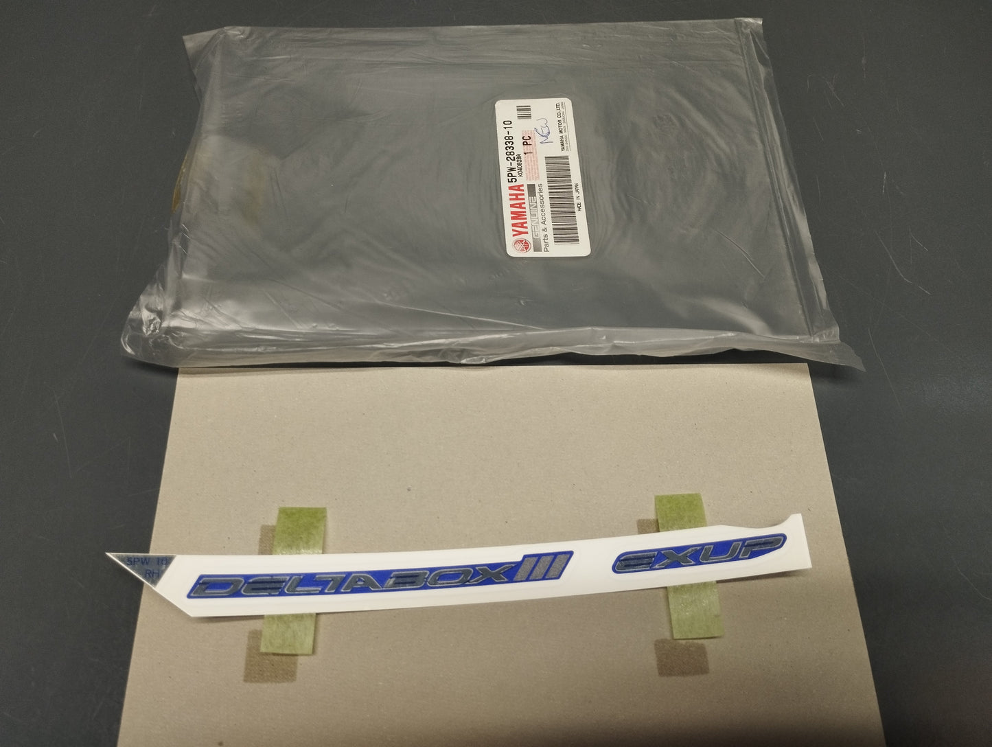 Yamaha genuine new yzf r1 2002 emblem sticker decal pn 5pw-28338-10