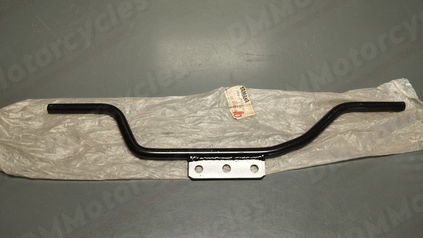 Yamaha genuine nos YB100 87 18N  YCS1 68 YL2 67 68 footrest bracket pn 164-27411-01
