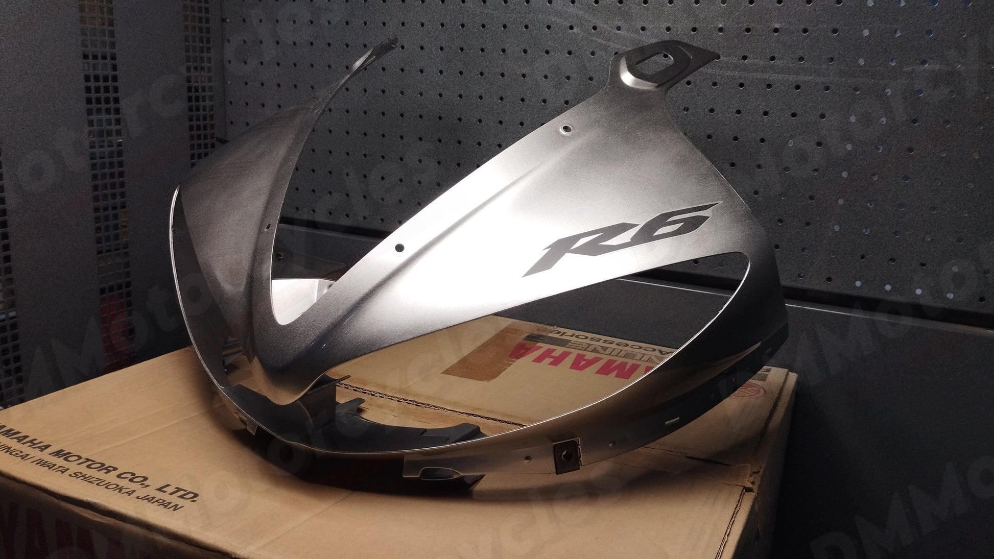 Yamaha genuine new yzf r6 2003 upper cowling pn 5sl-y283g-20-p2