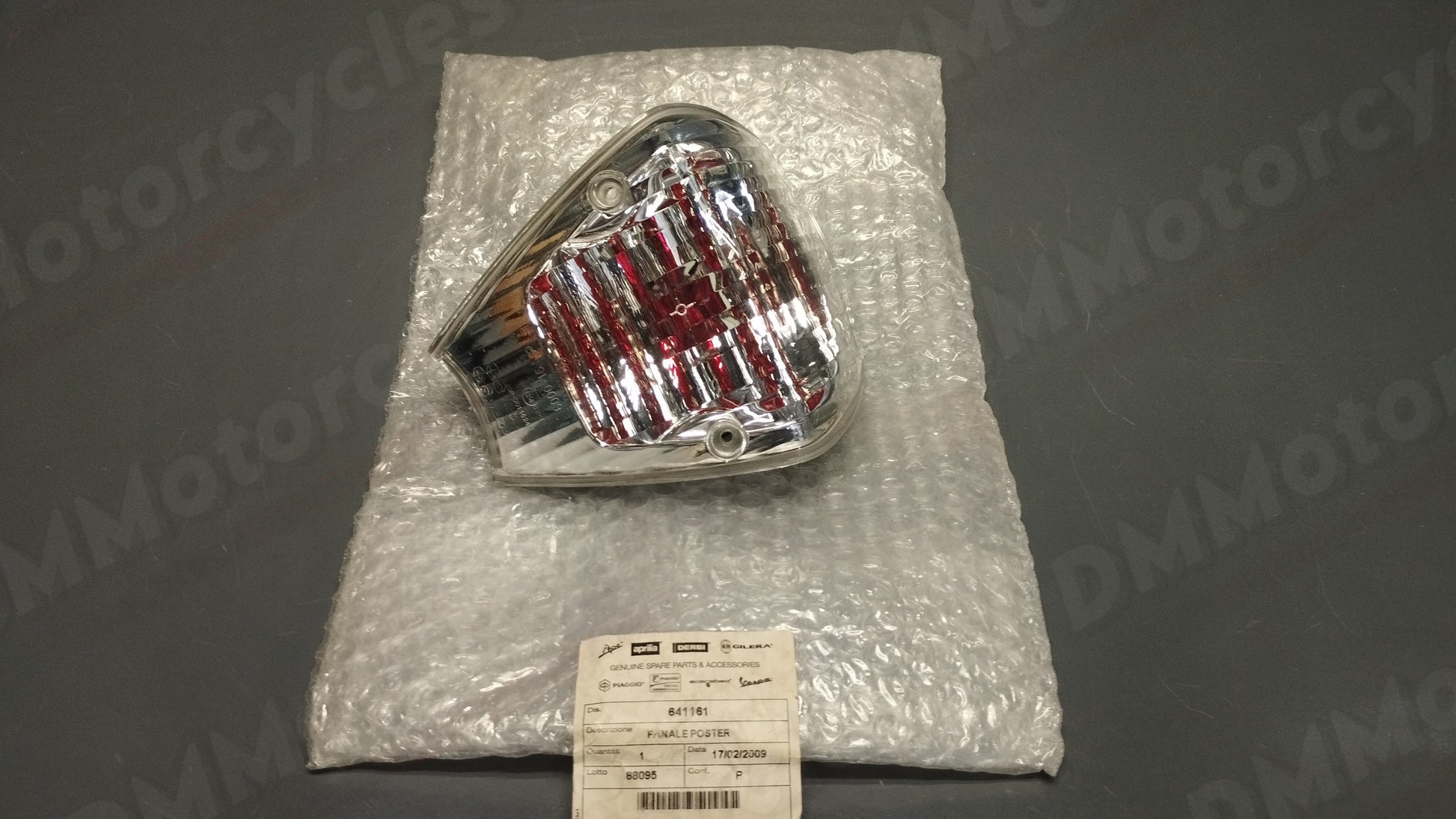 Piaggio genuine new boulevard and fly 50 100 125 150 zip&zap rear brake taillight pn 641161