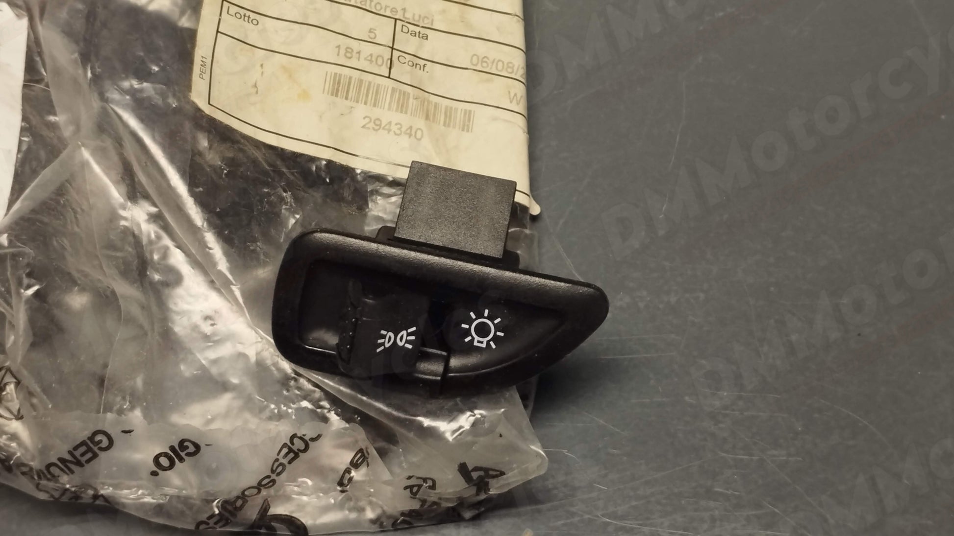 Piaggio genuine new beverly boulevard hexagon runner skipper stalker typhoon x9 zip light switch pn 294340