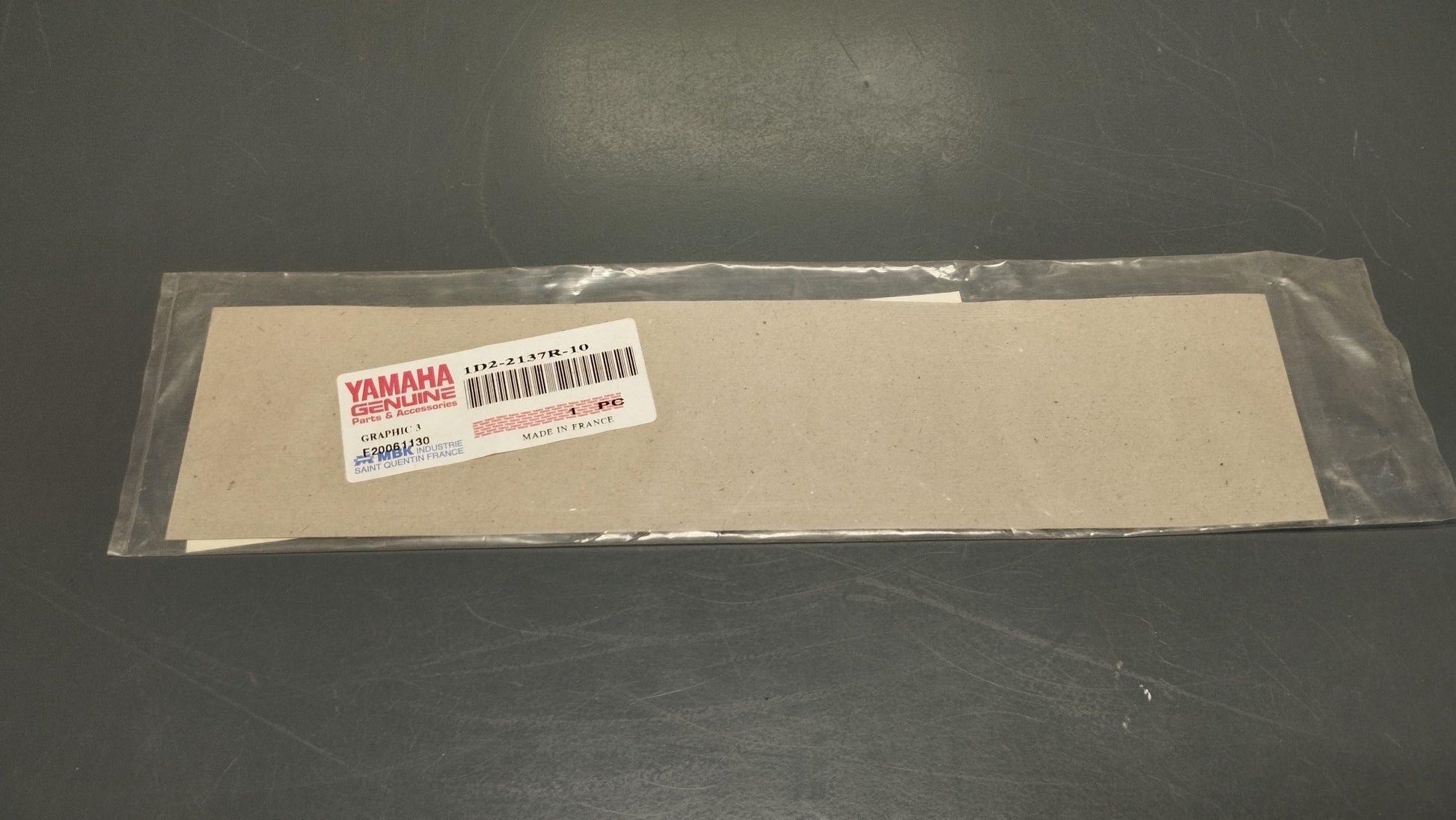 Yamaha genuine new xt660 2006 graphic 3 sticker decal pn 1d2-2137r-10