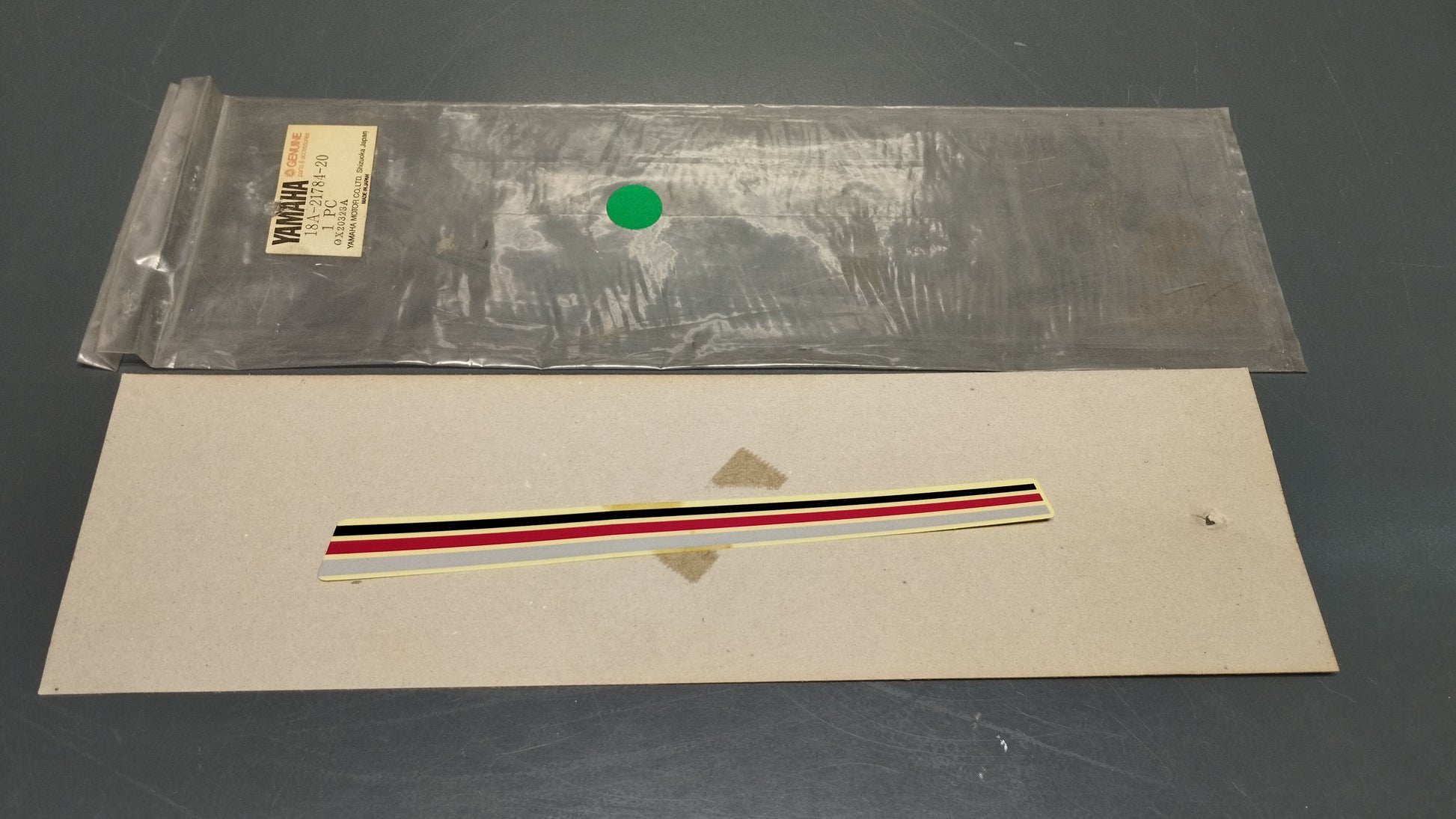 Yamaha genuine nos v80 v50 mate decal pn 18a-21784-20