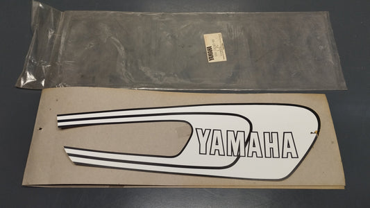 Yamaha genuine nos punctured yb100 fuel tank graphic rh decal pn 506-24245-00