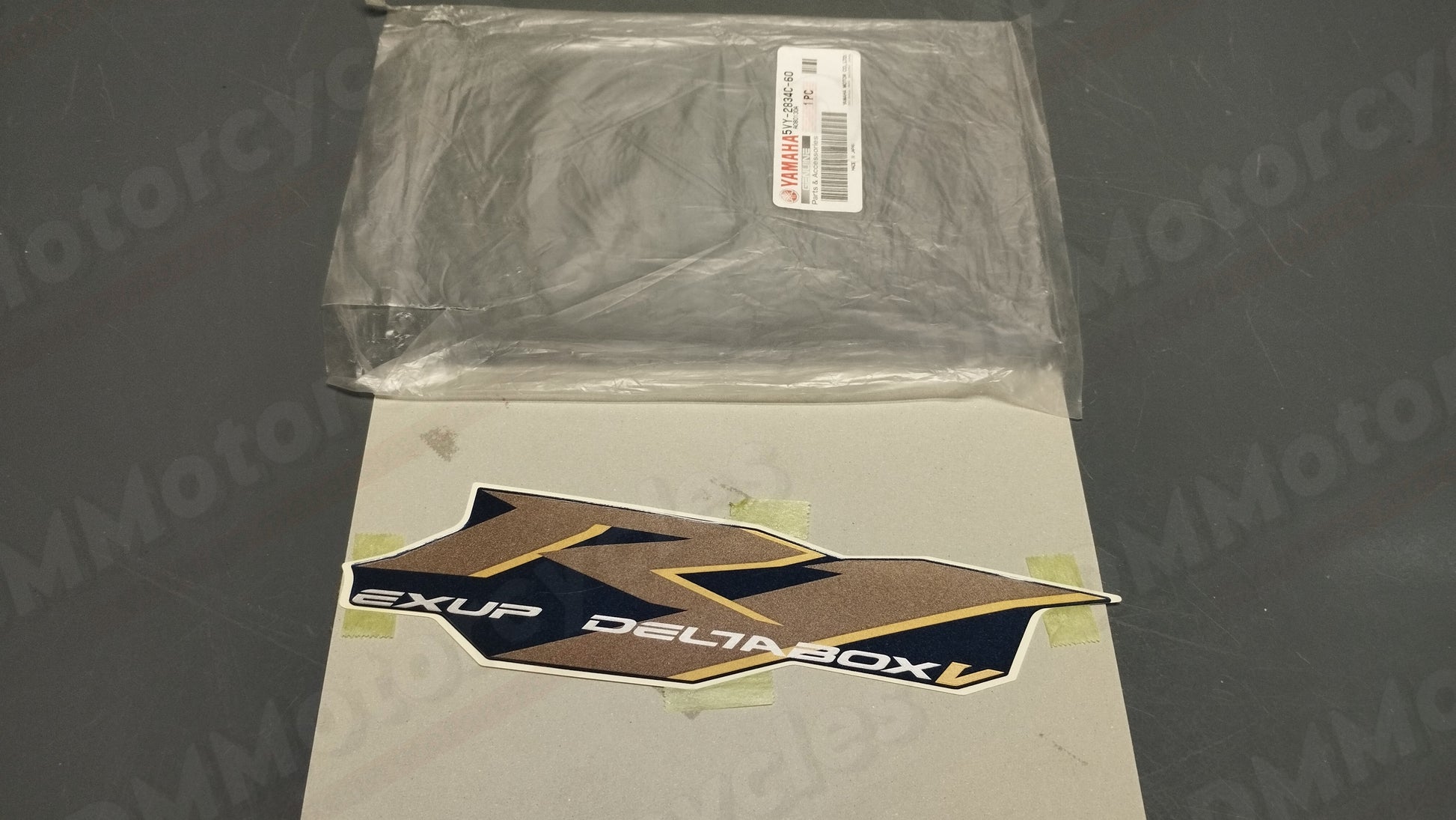 Yamaha genuine new yzf r1 2006 emblem 1 sticker decal pn 5vy-2834c-60