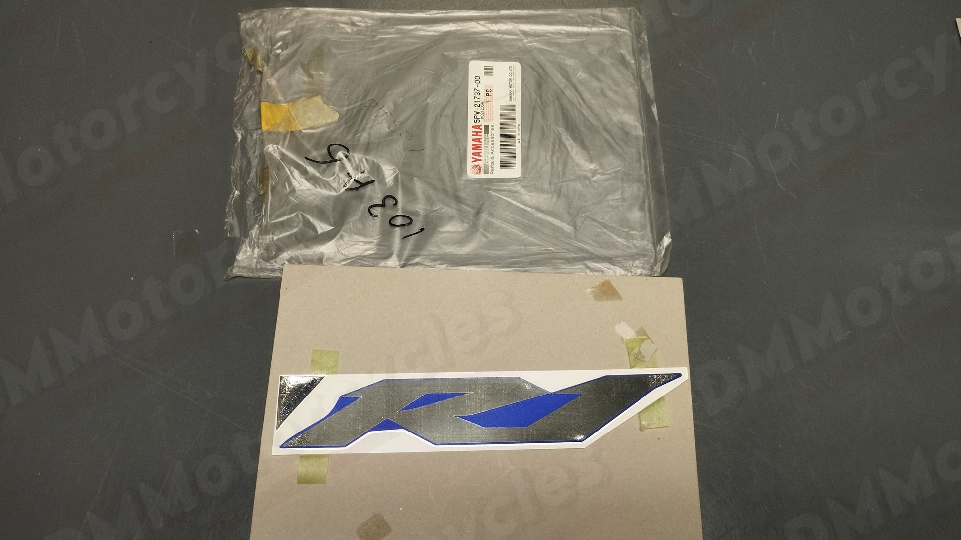 Yamaha genuine new yzf r1 2002-03 emblem decal pn 5pw-21737-00