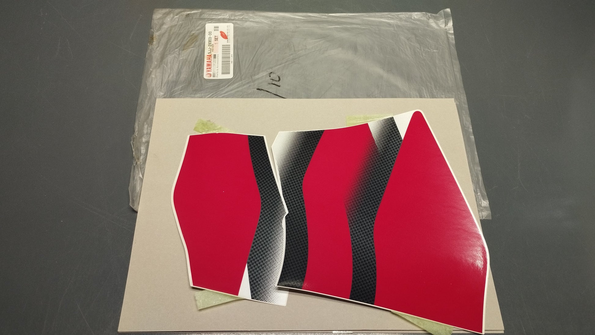 Yamaha genuine new yzf r1 2000 graphic set lower cover 2 decal pn 5jj-28303-00