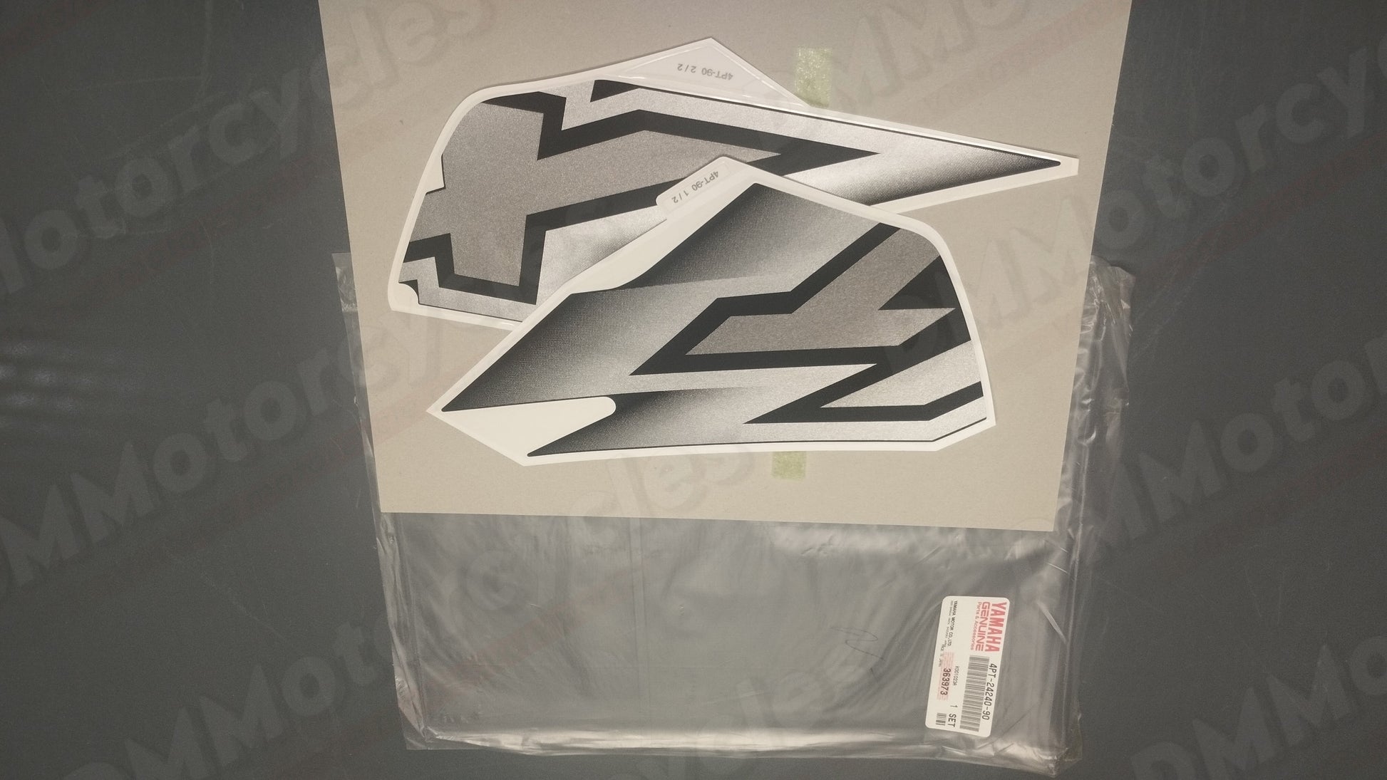 Yamaha genuine new xt500 600 2000 graphic set decal pn 4pt-24240-90