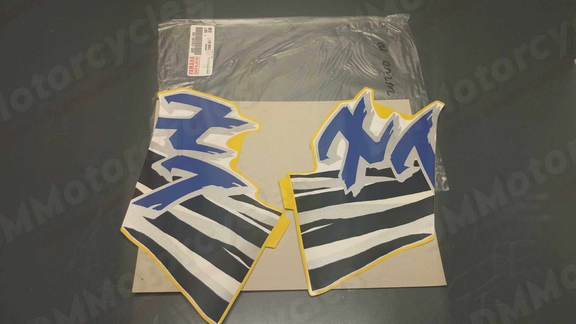 Yamaha genuine new serow xt225 1999 fuel tank graphic set decal pn 4be-24240-50