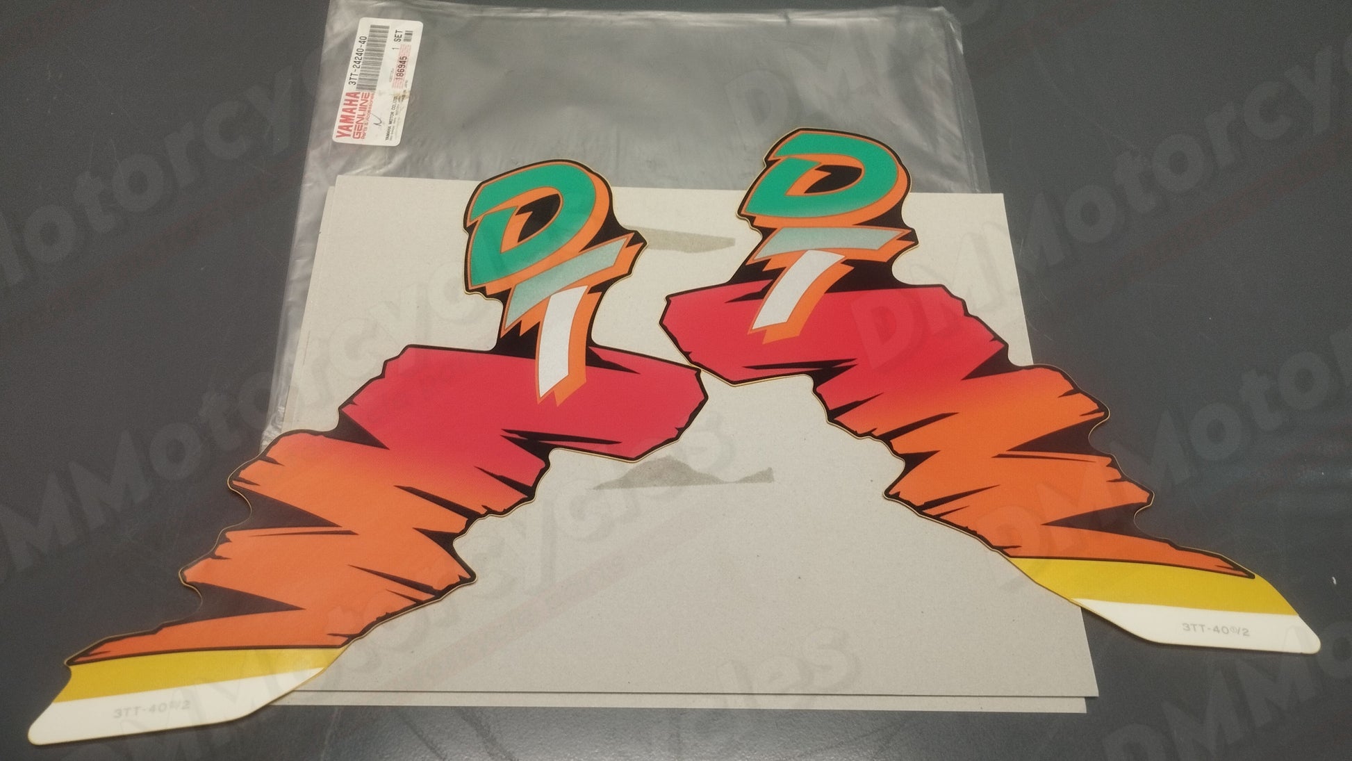 Yamaha genuine new dt175 fuel tank graphic set decal pn 3tt-24240-40