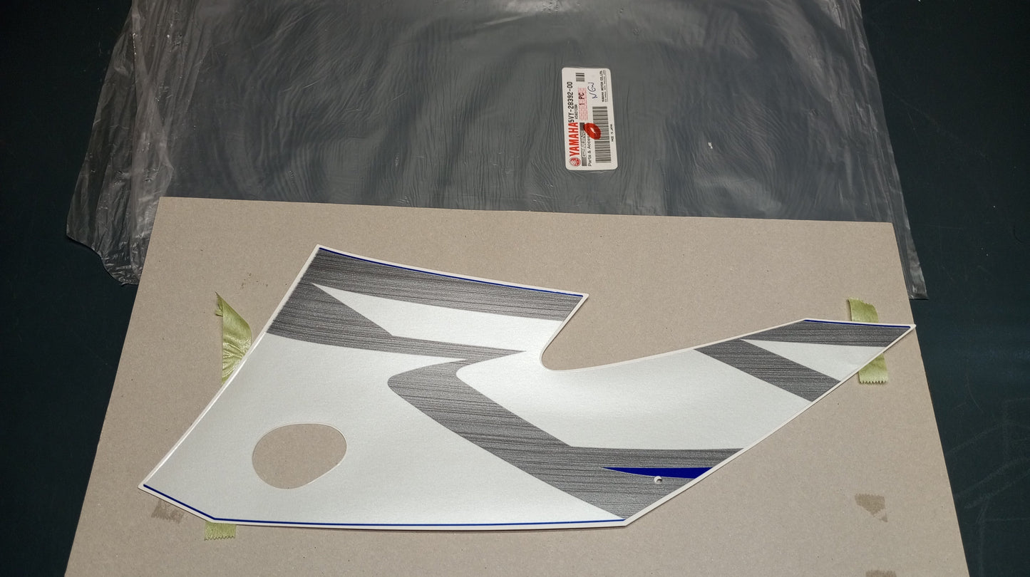 Yamaha genuine new yzf r1 2004 graphic 2 decal pn 5vy-28392-00