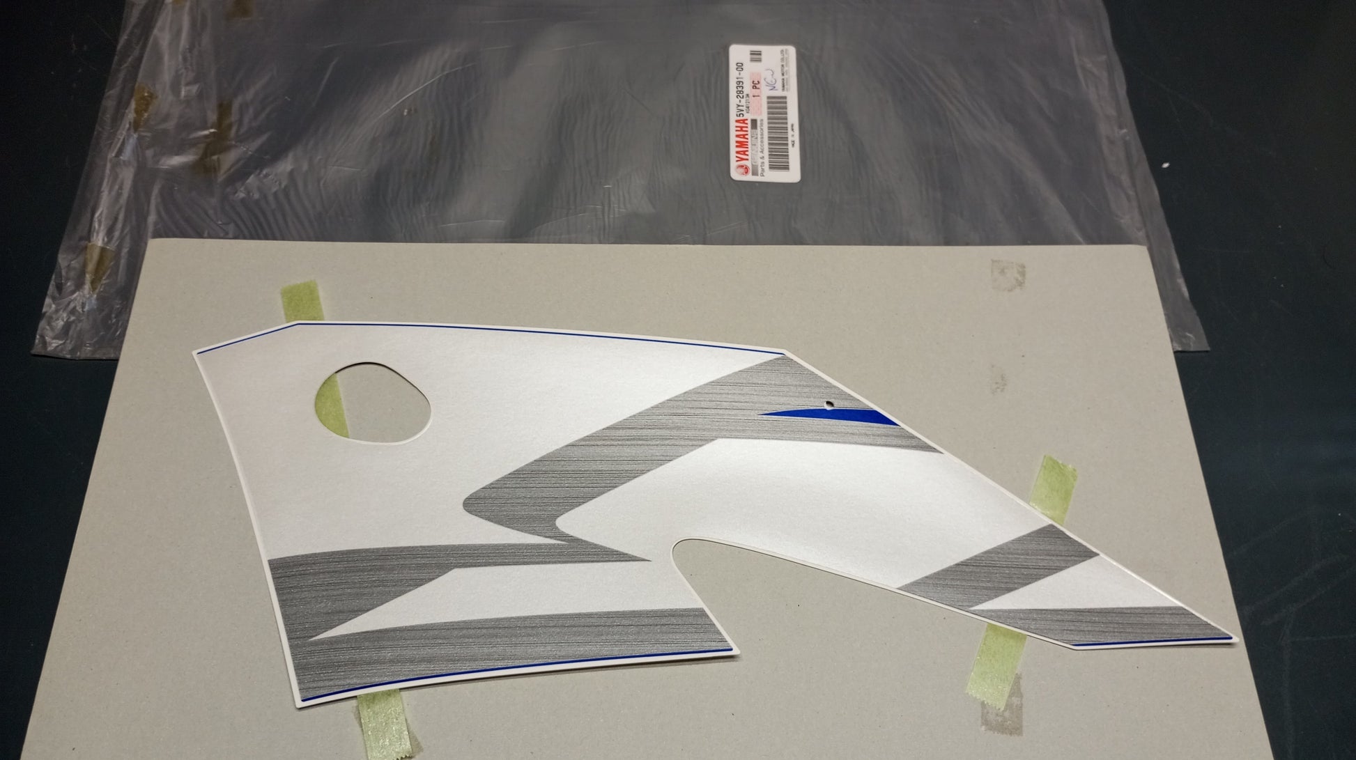 Yamaha genuine new yzf r1 2004 graphic 1 decal pn 5vy-28391-00