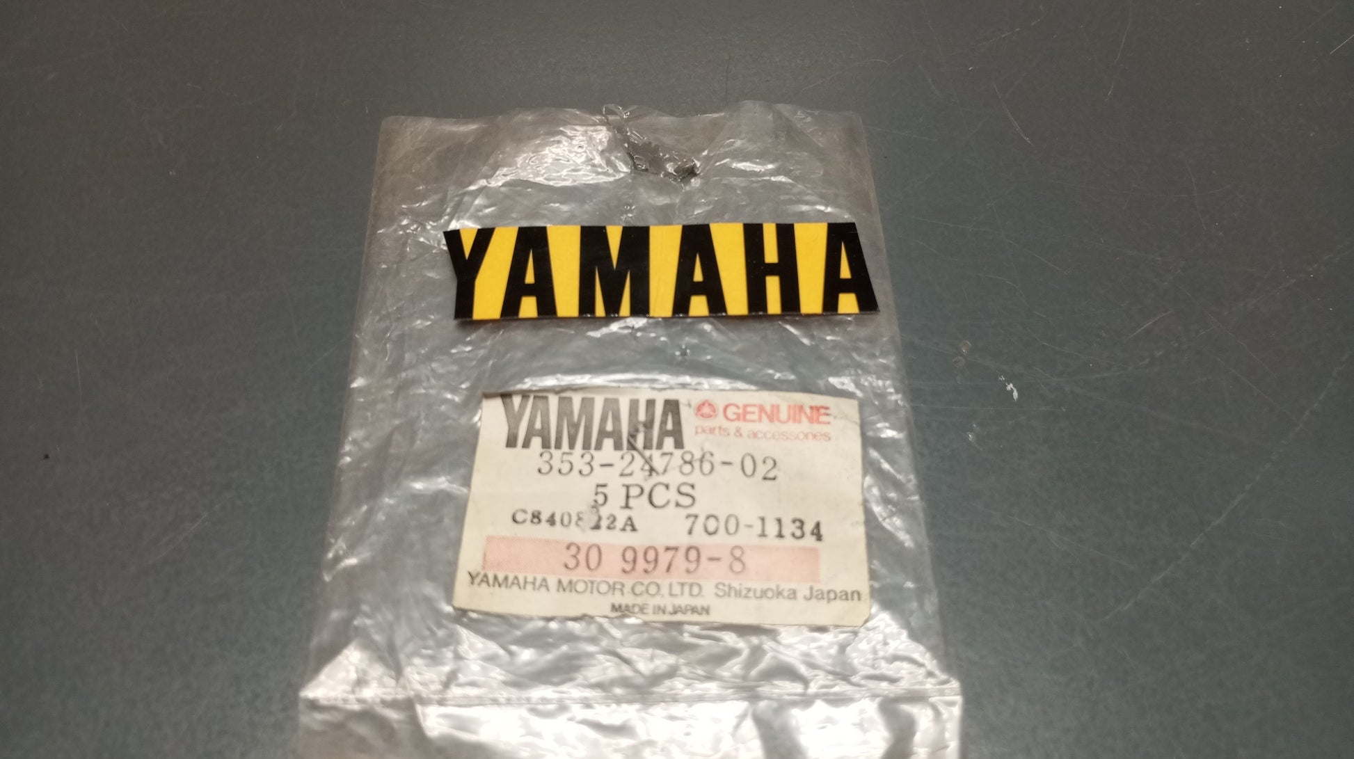 Yamaha genuine nos dt50 rd350 80 50 rz350 125 50 xj650 emblem decal pn 353-24786-02 - Www.dm-motorcycles.com