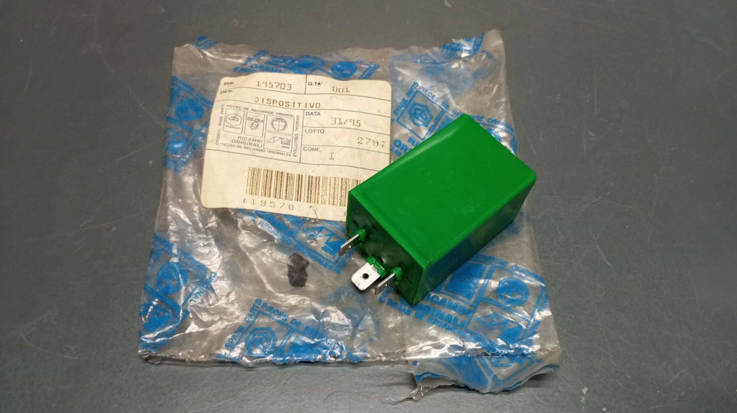 Piaggio genuine new vespa flasher relay pn 195703
