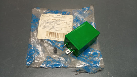 Piaggio genuine new vespa flasher relay pn 195703
