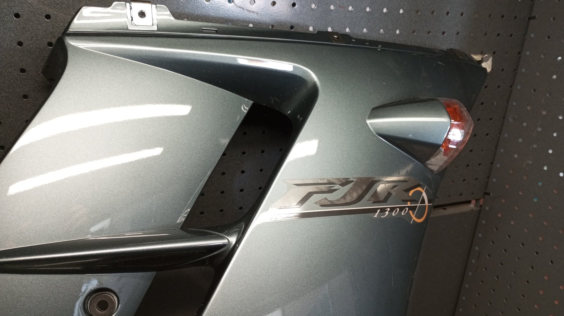 Yamaha genuine new fjr1300 2003 04 cowling lower front body panel pn 5vs-y283k-20-p2