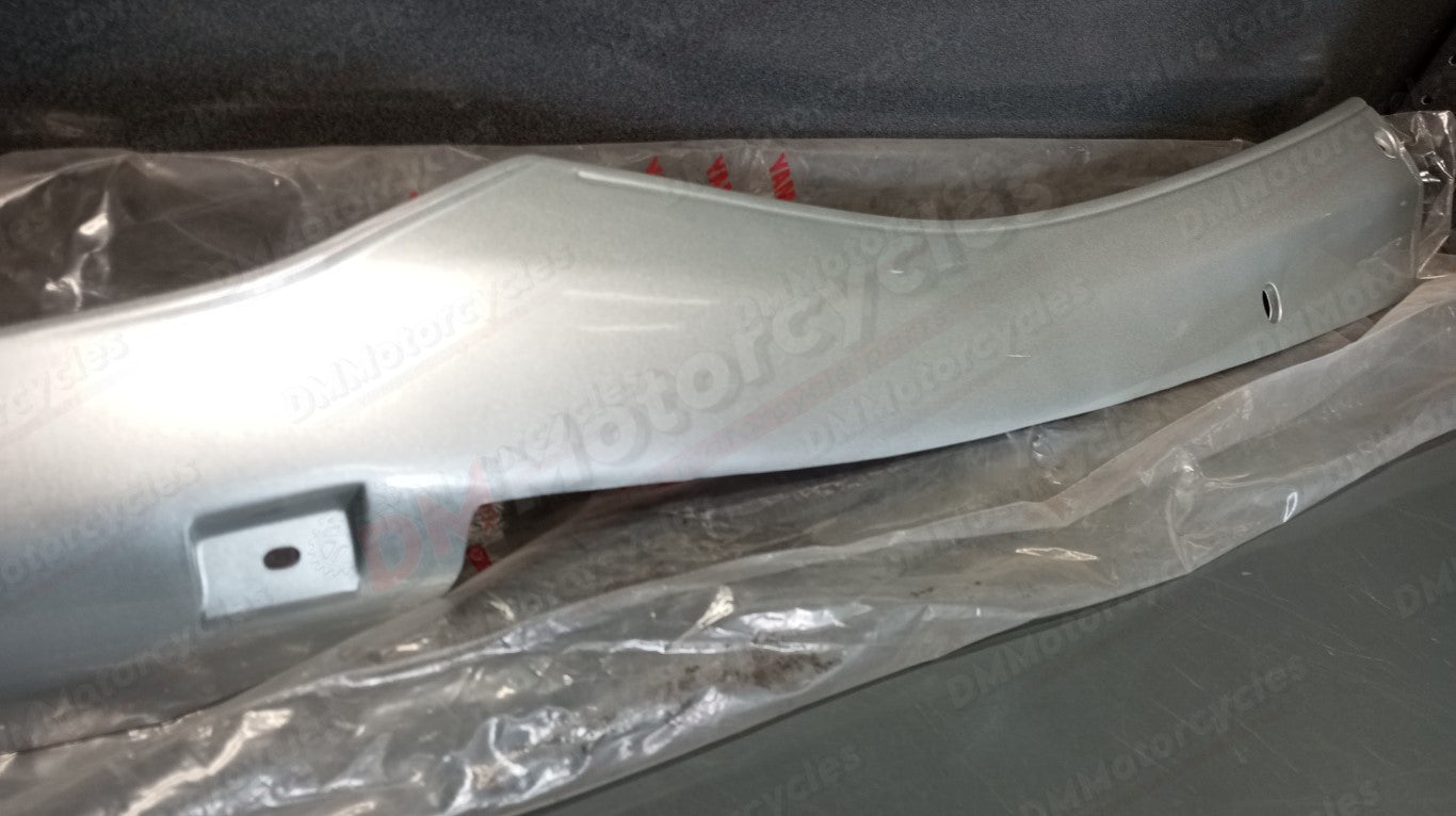 Yamaha genuine new yp125 majesty mole 1 right body panel pn 5ca-f7497-00-1v