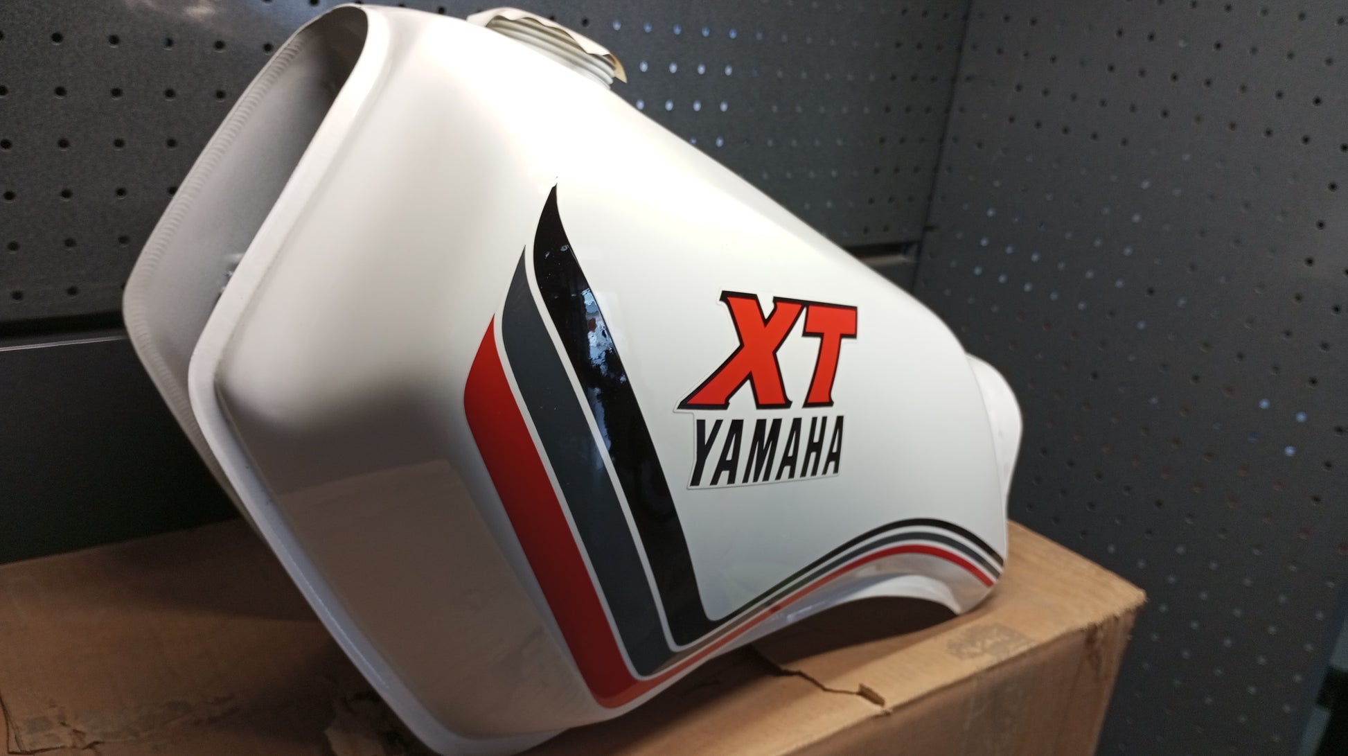 Yamaha genuine new xt 125 200 1983 petrol fuel tank pn 15a-24110-00-02