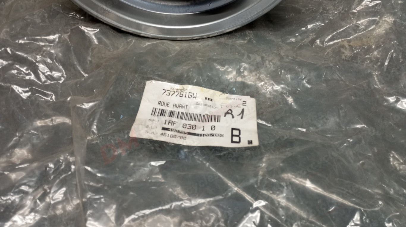Peugeot genuine nos tkr 50 trekker 50 front wheel silver 3x10 pn 737761gw