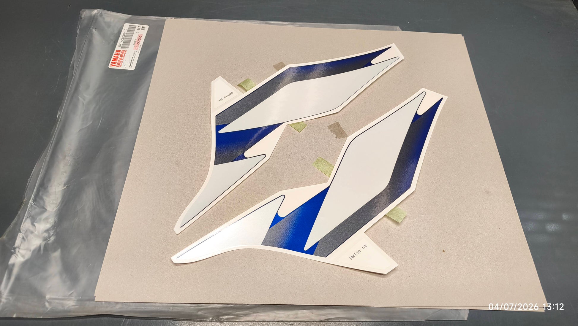 Yamaha genuine new yzf r6 2001 graphic set decal pn 5mt-24240-10