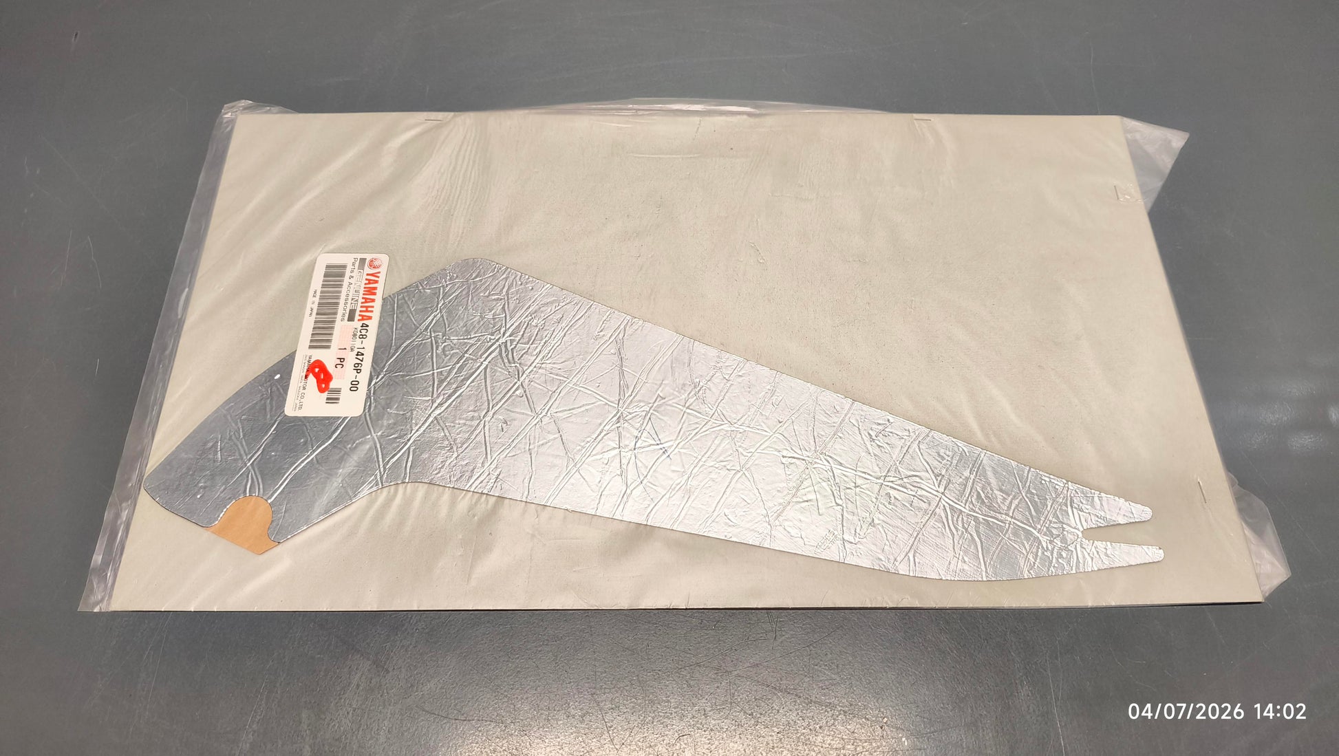 Yamaha genuine new yzf r1 2007 08 seat cover heat shield pn 4c8-1476p-00