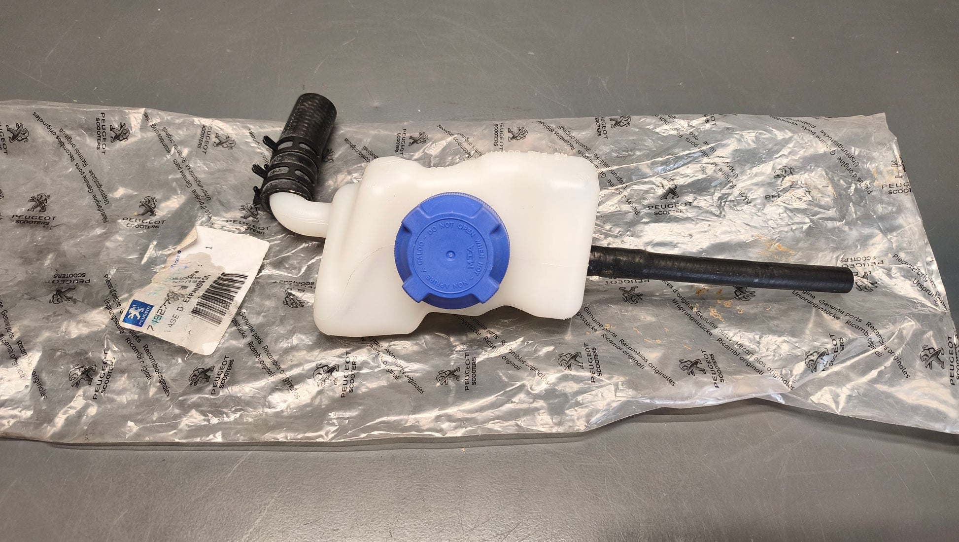 Peugeot genuine new speedfight coolant tank water tank pn 749277