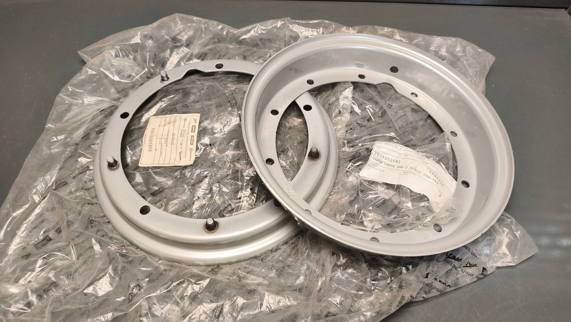 Piaggio genuine new 10" 5/220mm Rim pair for Vespa px 125 - 200 pn 0846315